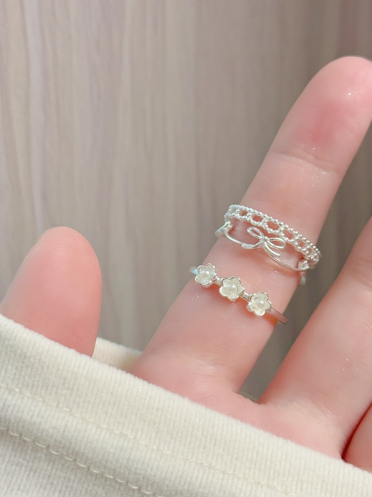 Ribbon with flower rings