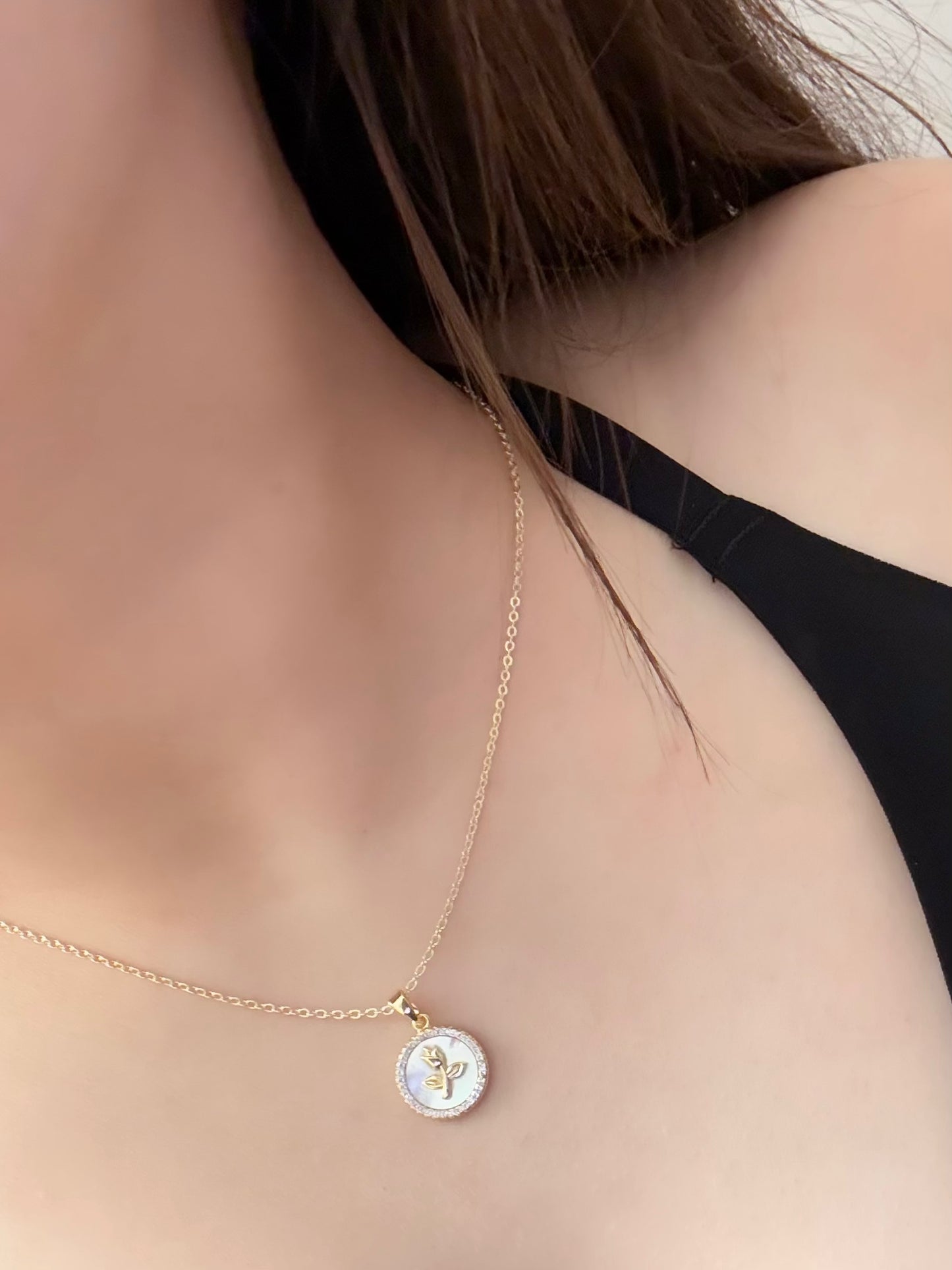 Rose necklace medallion