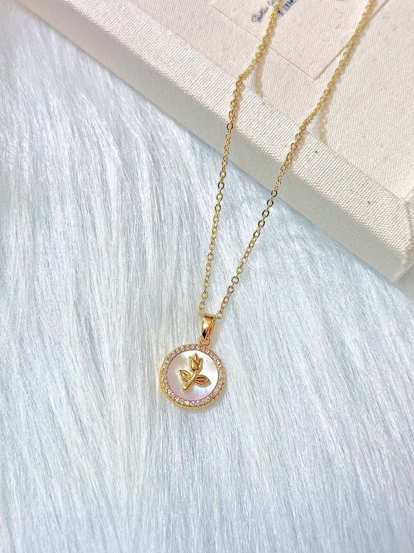 Rose necklace medallion