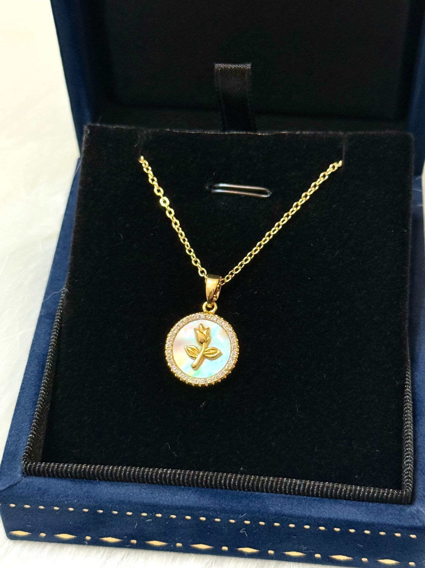 Rose necklace medallion