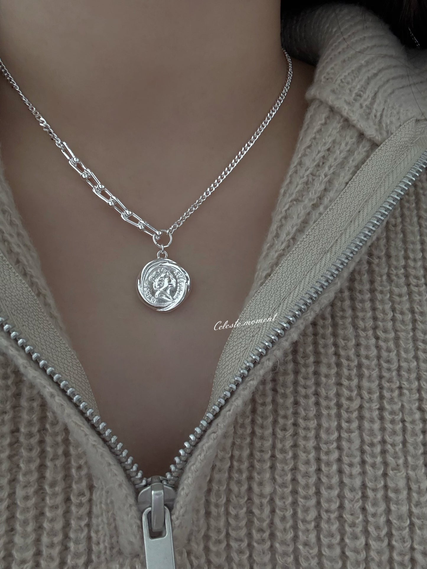 𝓠𝓾𝓮𝓮𝓷’𝓼 𝓷𝓮𝓬𝓴𝓵𝓪𝓬𝓮