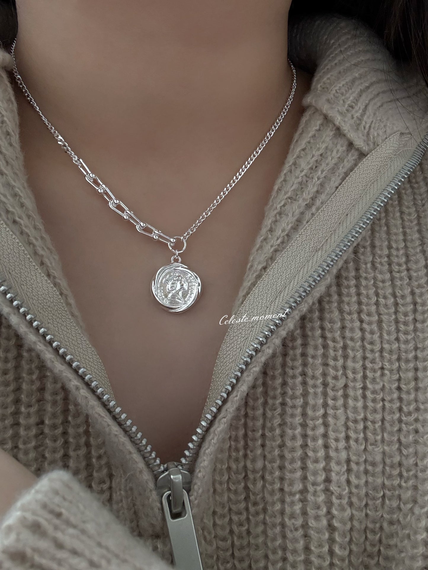 𝓠𝓾𝓮𝓮𝓷’𝓼 𝓷𝓮𝓬𝓴𝓵𝓪𝓬𝓮