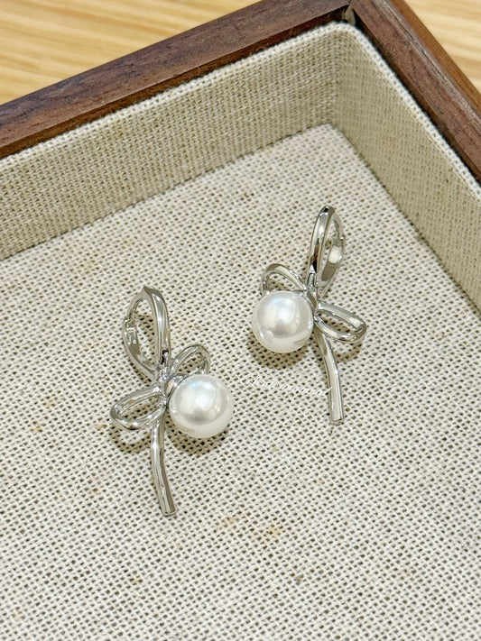 Bow Pearl Earrings